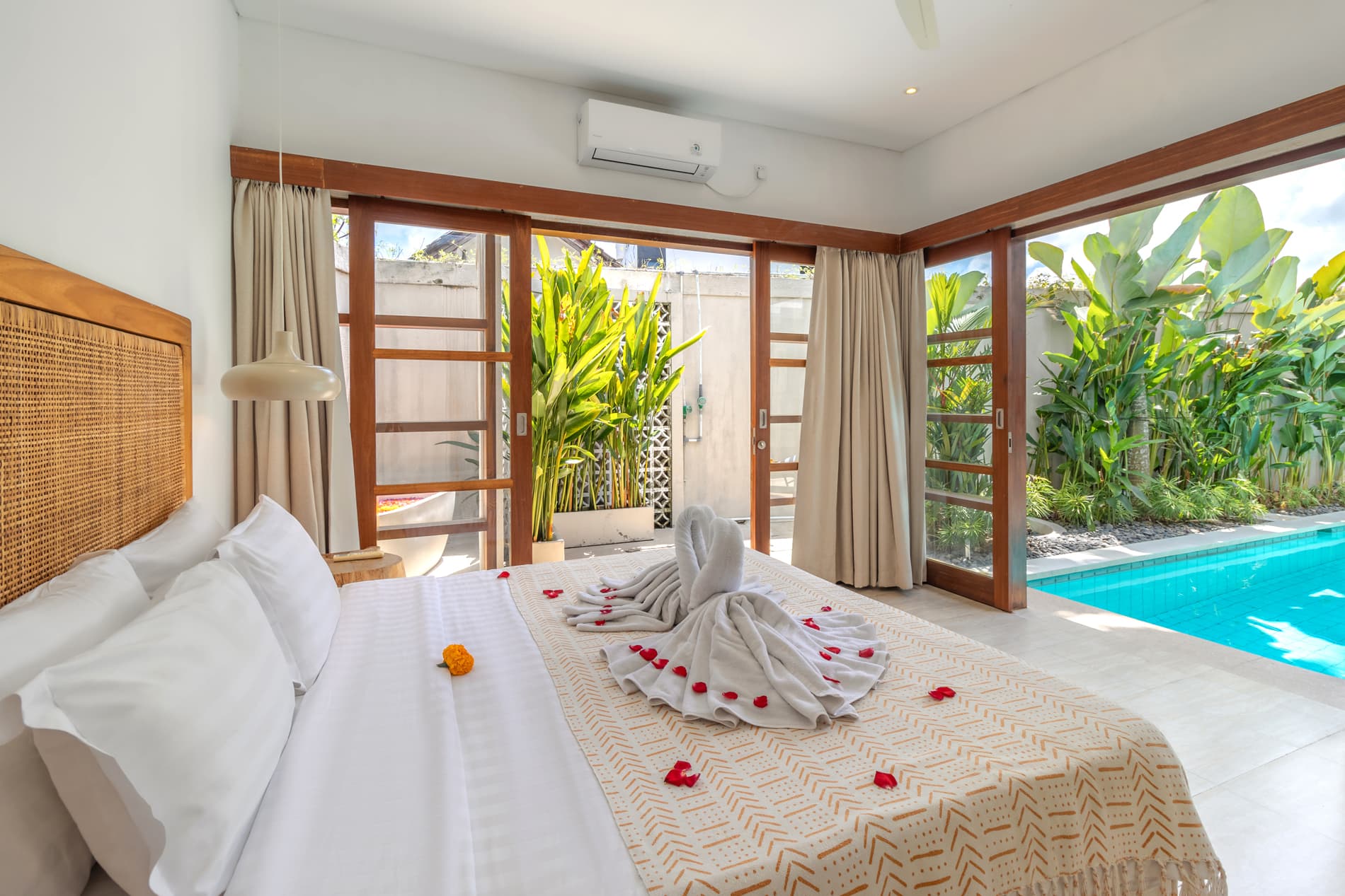 Villa Crusoe — photo 2, private villa in Canggu